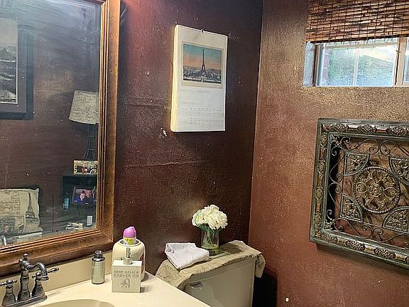 Guest bathroom 