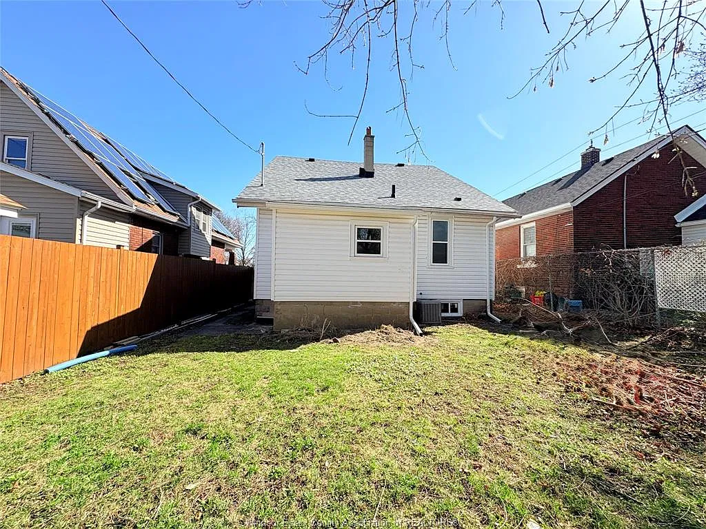 3 bed, $2,299 — Photo 2