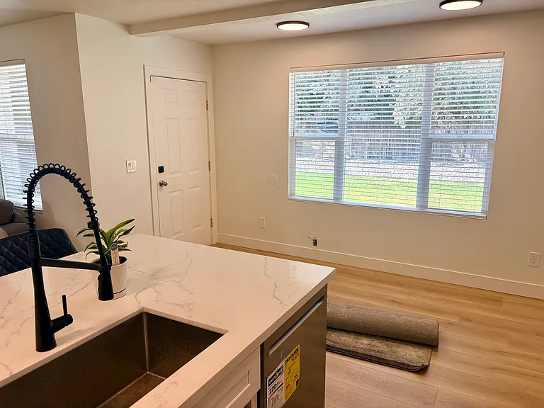 433 E Serenity Oak Ln #B — Photo 8