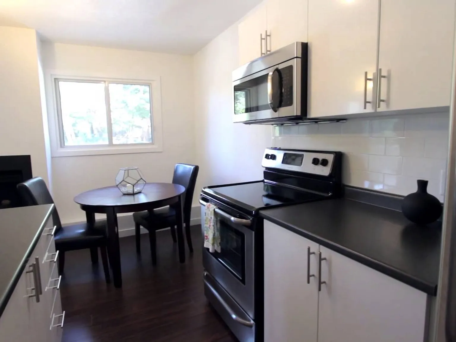475 Lancaster St W Kitchener — Photo 2