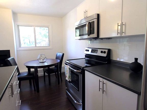 2nd image of 475 Lancaster St W #37