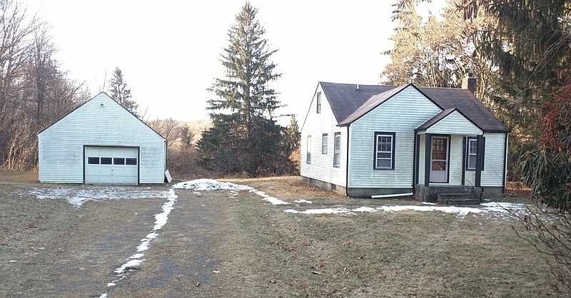 1st image of 20 Thorns Ln