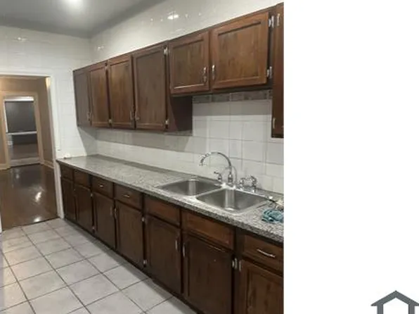 8011 S Kingston Ave APT 3, Chicago, IL 60617