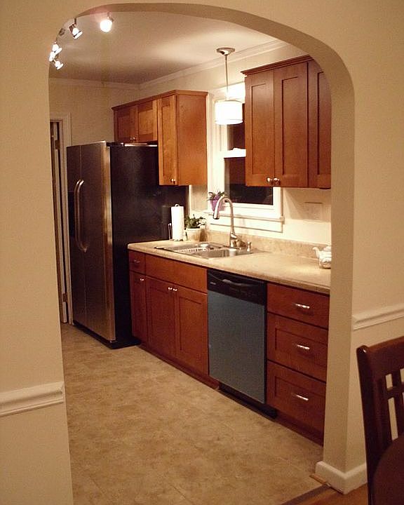 looking into kitchen fromDR