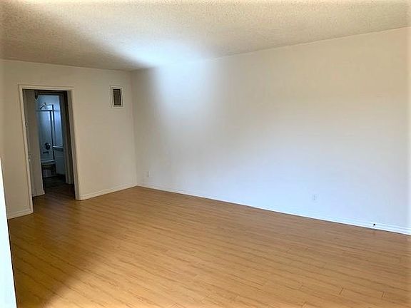 3rd image of 3734 Clarington Ave APT 5