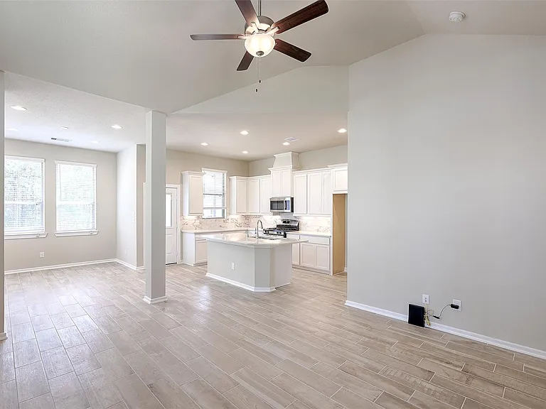 115 Handley Dr — Photo 6