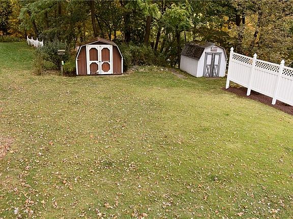 5th image of 809 Hershire Dr
