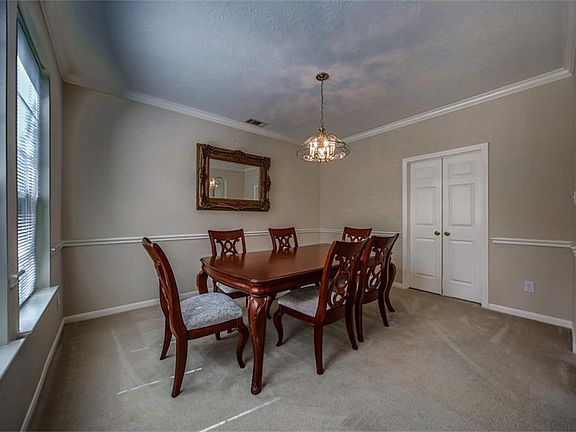5th image of 2914 Tara Gables Ct