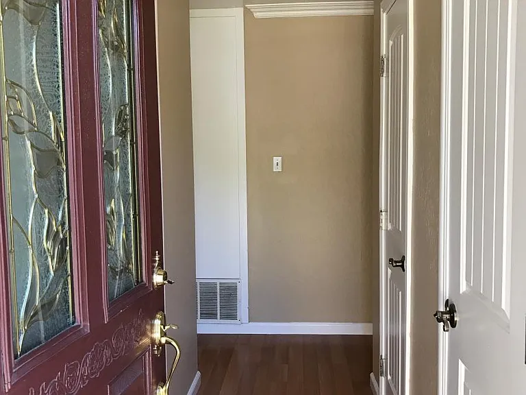 305 Georgiana Dr — Photo 3