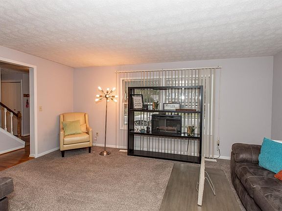 5th image of 12095 Brookston Dr