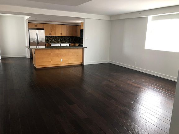 4th image of 304 S Elm Dr #603