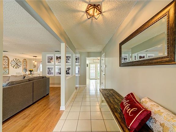 5th image of 814 Sandalwood Dr