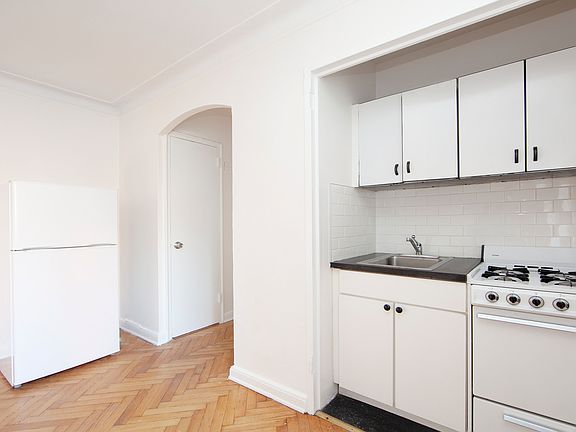 2nd image of 155 E 77th St APT 2C