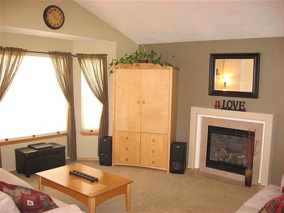 3rd image of 1006 W Golden Hills Dr