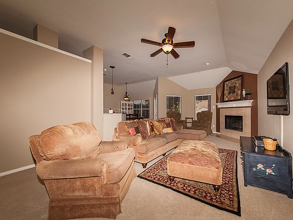 3rd image of 2421 Wagonwheel Dr