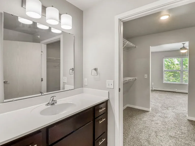 201 E Holmes St #308 — Photo 6