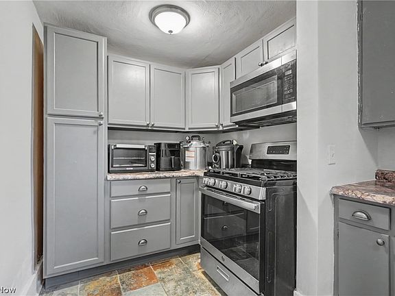 3rd image of 4144 Helena Ave