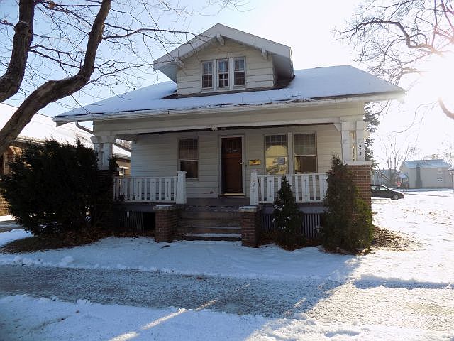 1st image of 673 Broadway St
