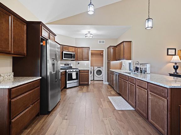 5th image of 6727 105 STREET