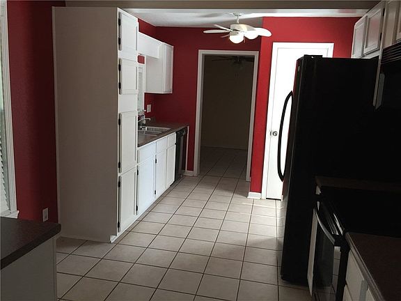 3rd image of 2817 East Ln