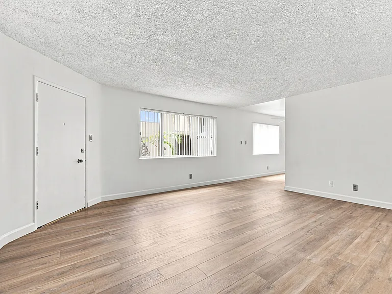 540-600 W Channel Islands Blvd #1 — Photo 9