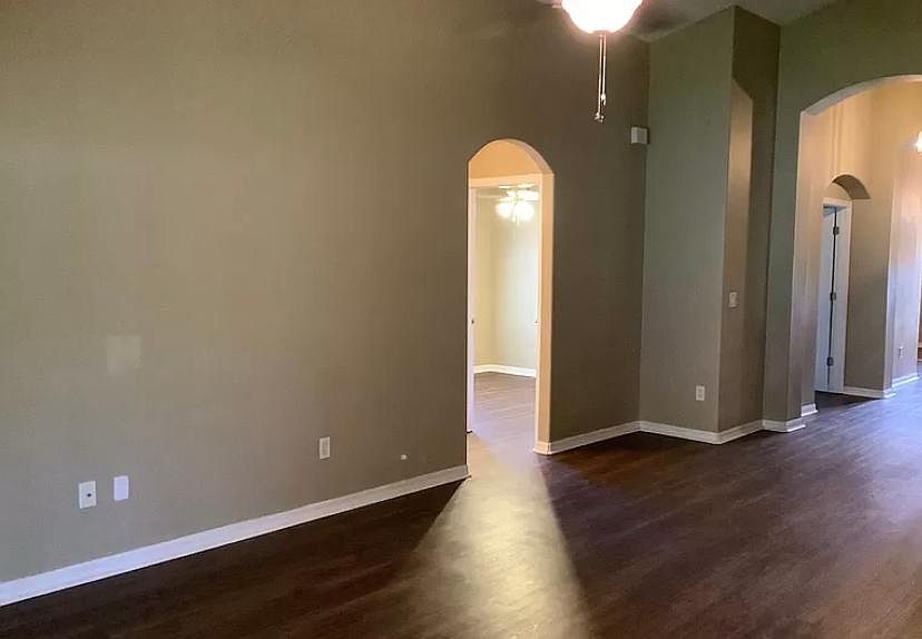1st image of 207 Golden Ivy Way