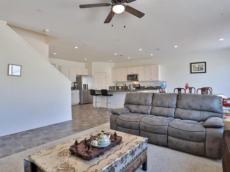 84422 Calle Larriva — Photo 8