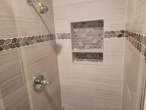 4th image of 910 Boxwood Dr