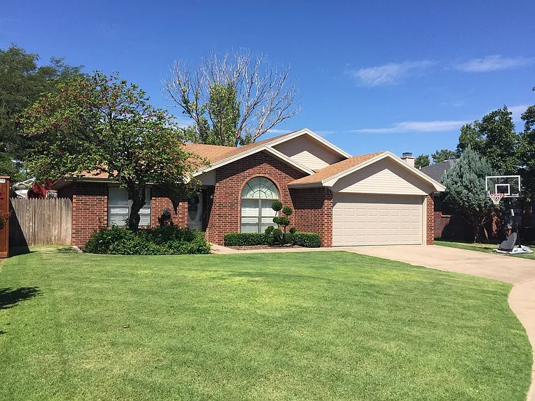6904 Genoa Ave — Photo 2