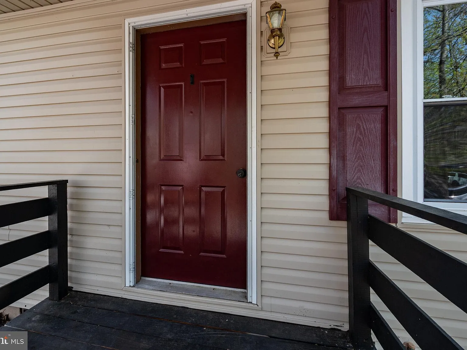 3 bed, 1.5 bath, 1056 sqft, $2,150 — Photo 4