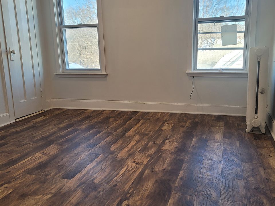 1st image of 159 Oak St APT 3S