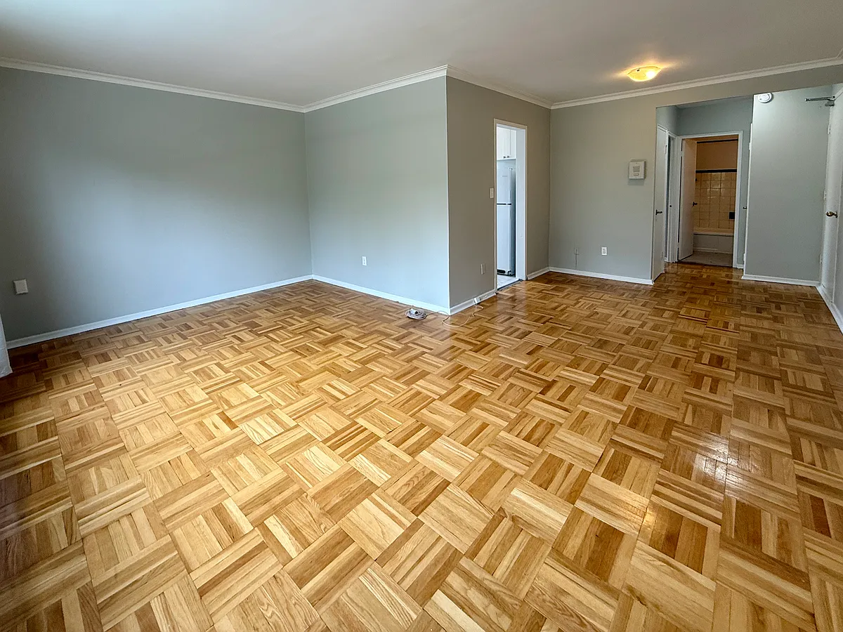 Building Photo - 1299 Bayview Ave #8