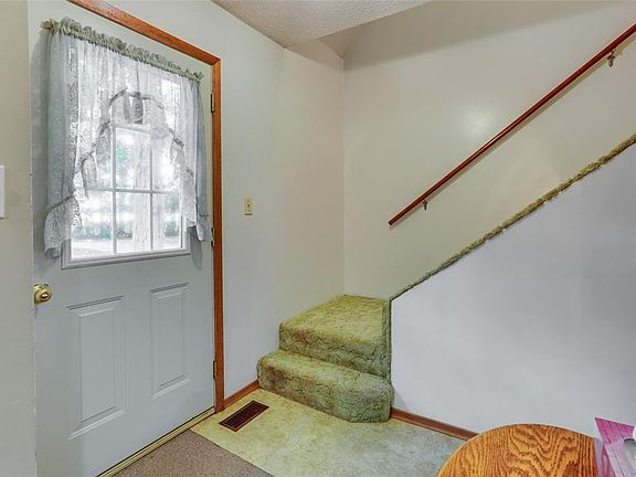 4th image of 4690 Forest Rd