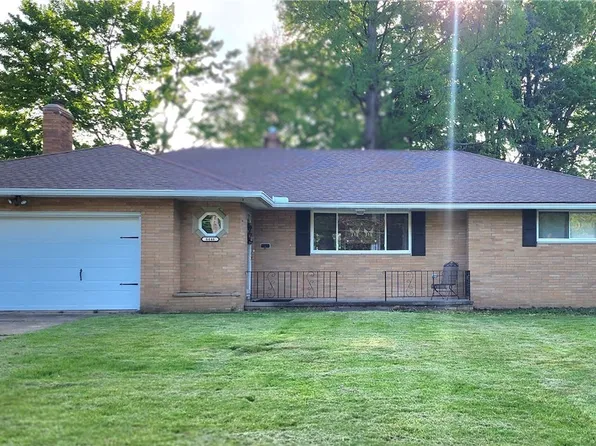 6446 Tanglewood Ln, Seven Hills, OH 44131