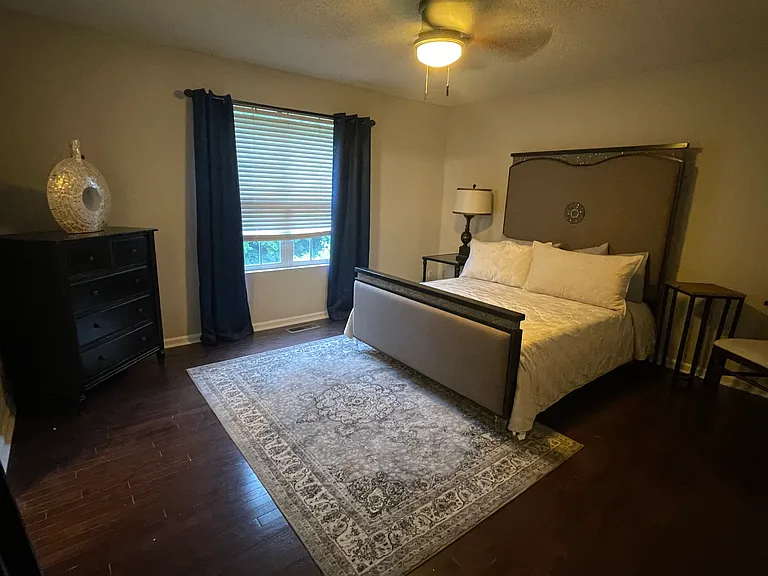 Ashland Manor Dr — Photo 5