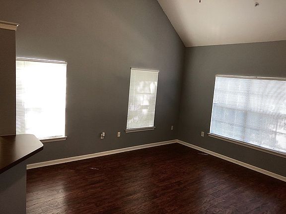 Living Room with 20' Ceiling