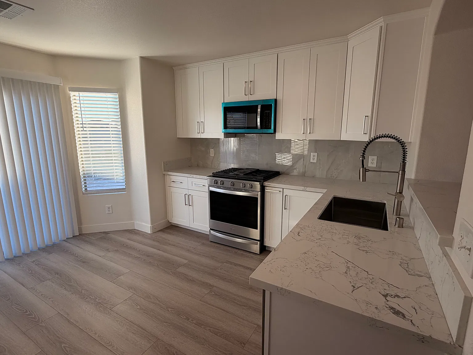 1037 Silver Creek — Photo 3