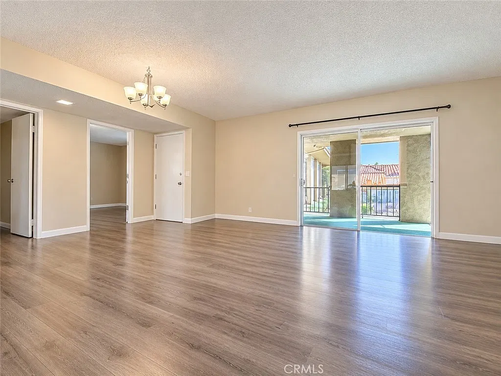 3 bed, 1703 sqft, $3,500 — Photo 2
