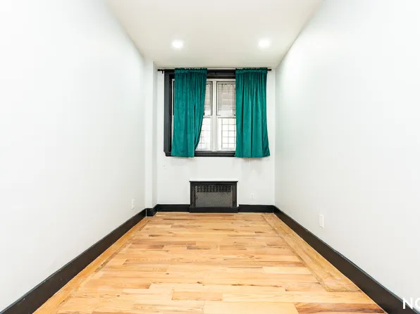 404 Onderdonk Avenue image 14 of 22