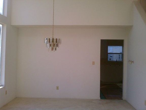 4th image of 4107 Colchester Dr