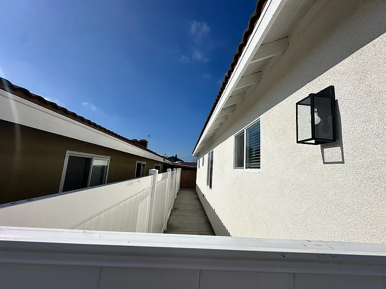 Santa Maria St — Photo 3
