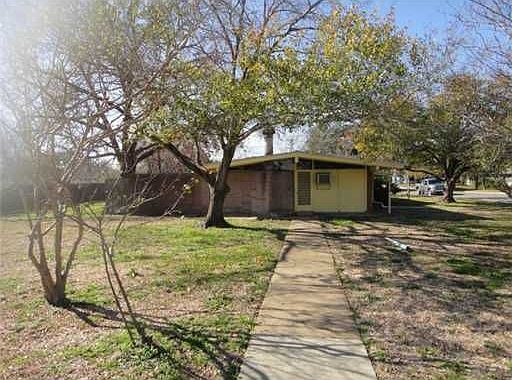 3rd image of 504 Parkplace