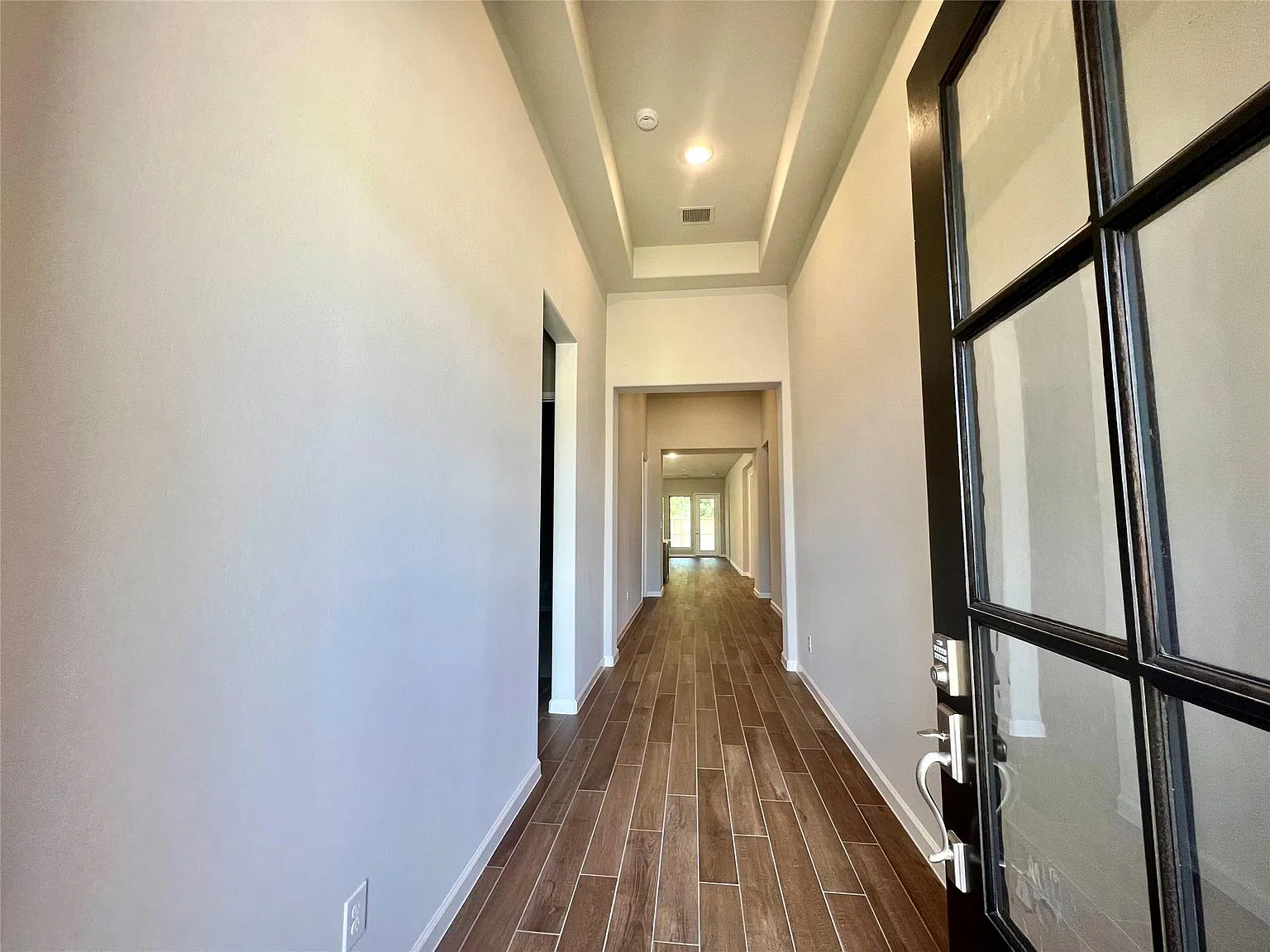 4 bed, 3.0 bath, 2545 sqft, $3,300 — Photo 2