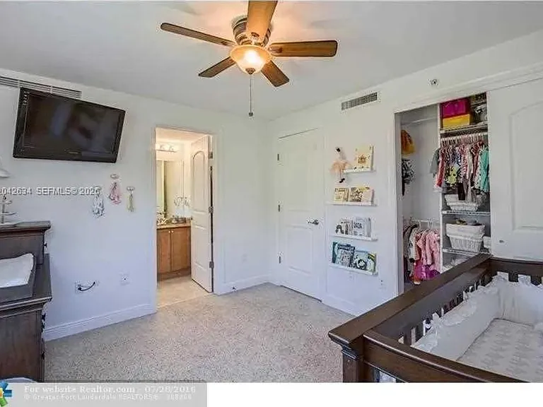708 SE 15th St #5 — Photo 7