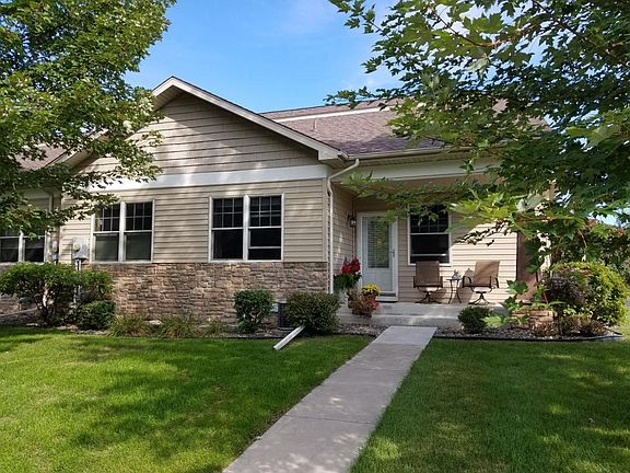 2nd image of 1161 Parkwood Ln