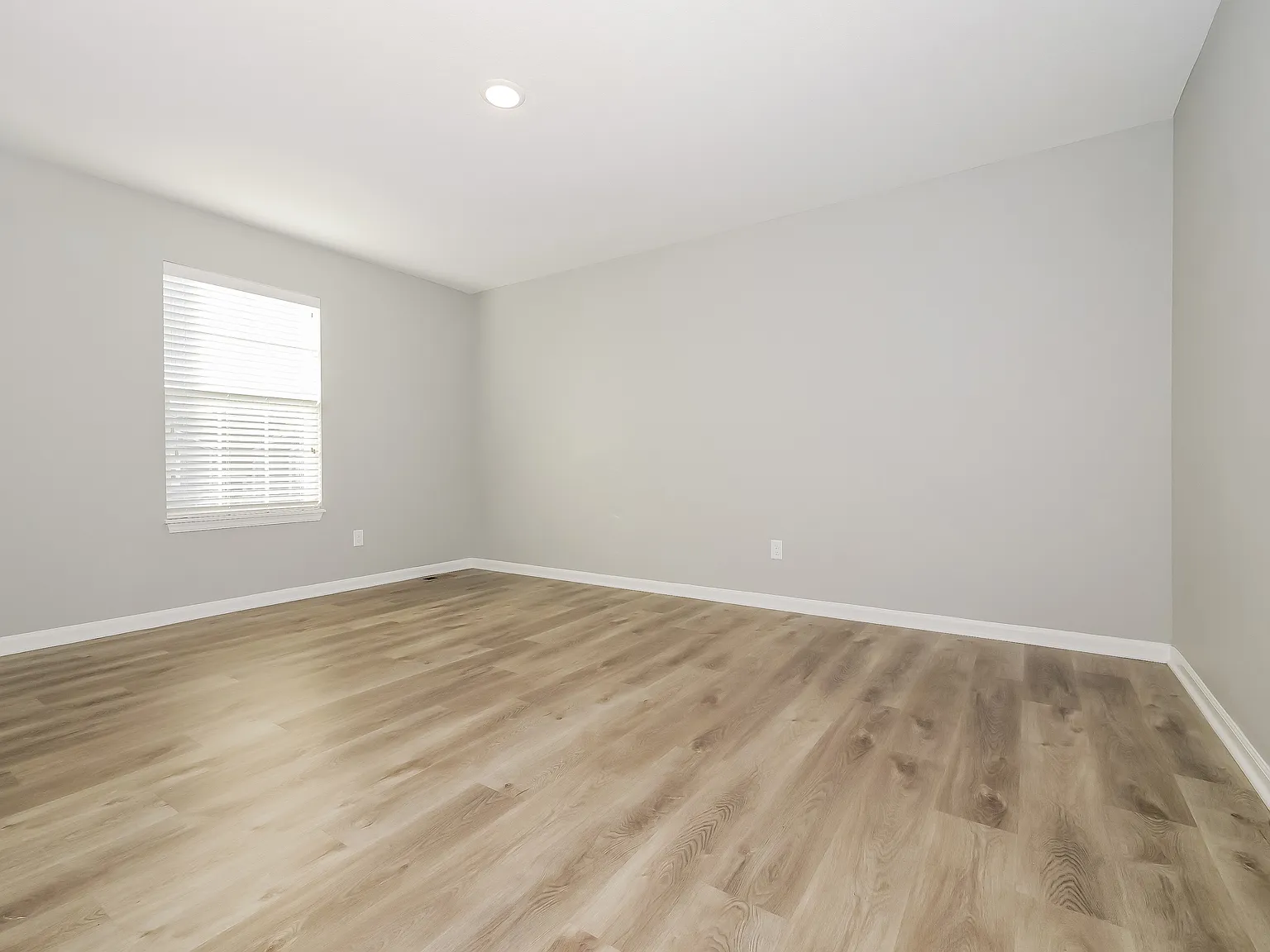 4 bed, 3.0 bath, 1971 sqft, $2,299 — Photo 3