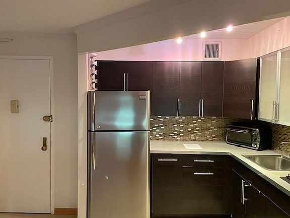 4th image of 175 Zoe St APT 5K
