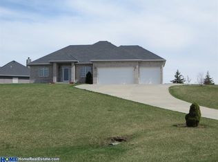 1352 Shire Ln, Eagle, NE 68347