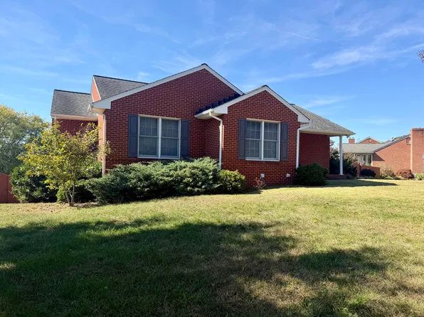 2864 Tulip Ln, Vinton, VA 24179