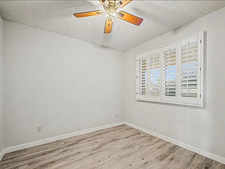 1000 E Loyola Dr — Photo 13